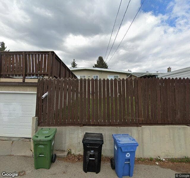 Street view of 524 Hunts Crescent NW, Calgary