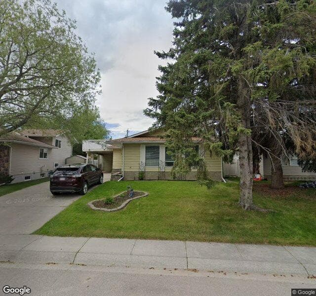 Street view of 439 Queen Charlotte Road SE, Calgary