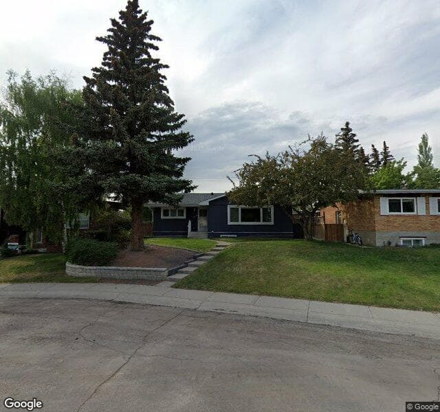 Street view of 4307 Villa Crescent NW, Calgary