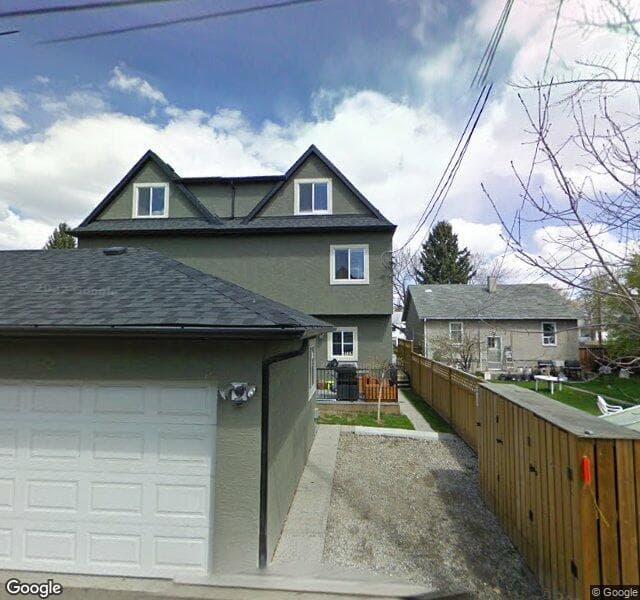 Street view of 1-427 10 Avenue NE, Calgary