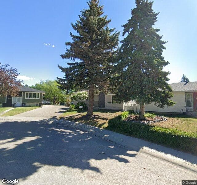 Street view of 944 Hunterston Hill NW, Calgary