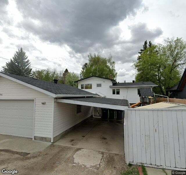 Street view of 916 80 Avenue SW, Calgary