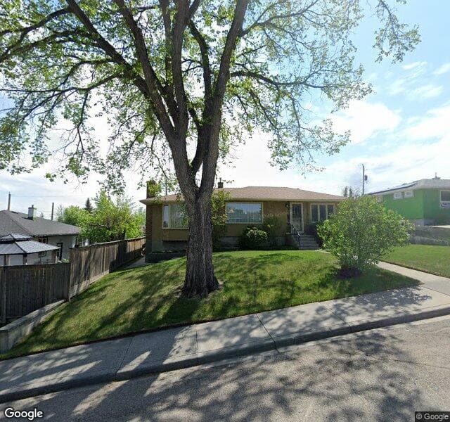 Street view of 207 Hawthorn Drive NW, Calgary