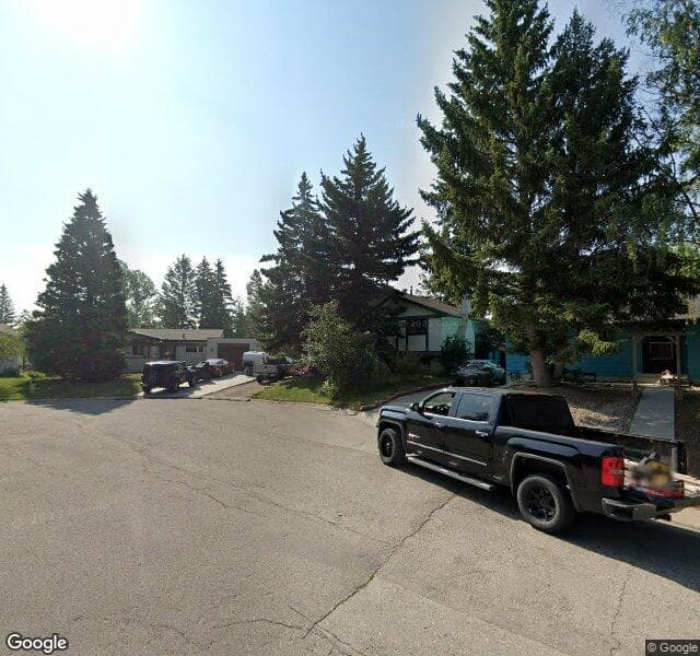 Street view of 318 Oakwood Place SW, Calgary