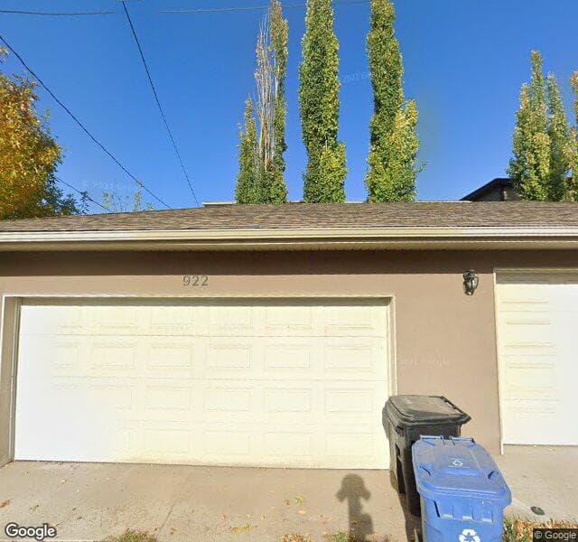 Street view of 922 33 Street NW, Calgary