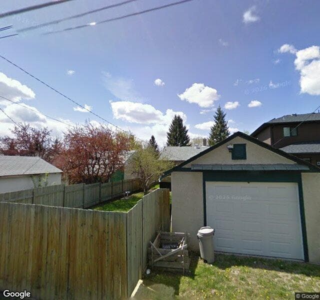Street view of 422A 11 Street NE, Calgary