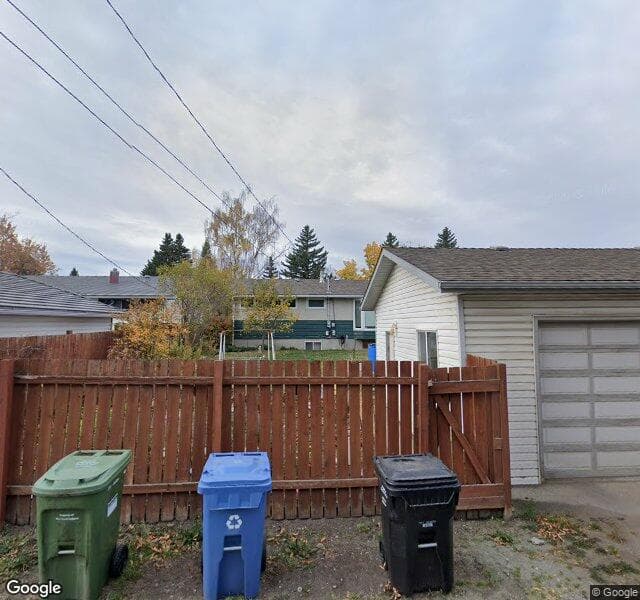 Street view of 124 Gloucester Crescent SW, Calgary