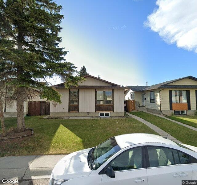 Street view of 19 Bedford Road NE, Calgary