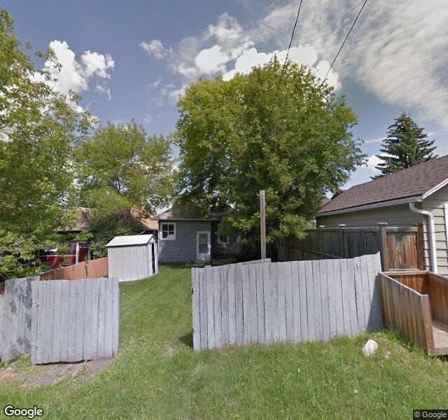 Street view of 911 18 Avenue NW, Calgary