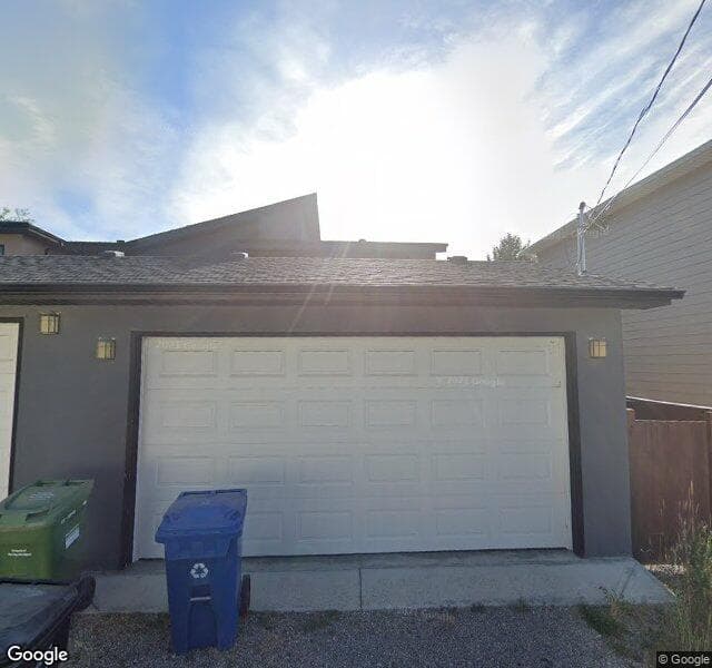 Street view of 931 32 Street NW, Calgary