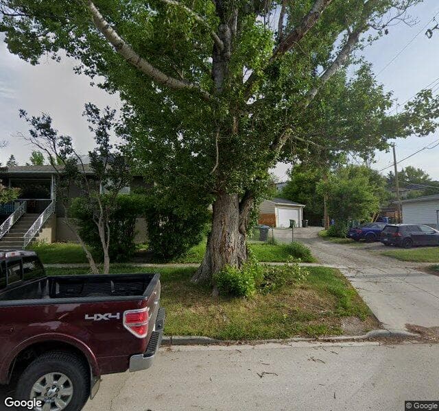 Street view of 906 5 Avenue NE, Calgary