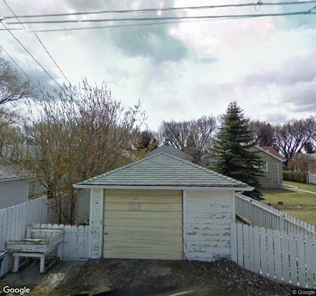 Street view of 520 19 Avenue NW, Calgary