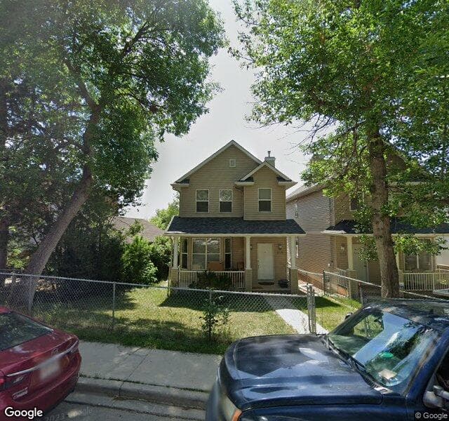 Street view of 905 Drury Avenue NE, Calgary