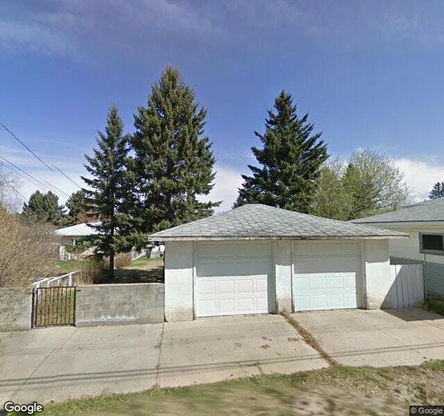 Street view of 911 24 Avenue NW, Calgary