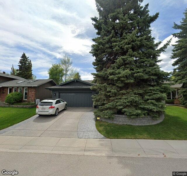 Street view of 423 Parkridge Crescent SE, Calgary