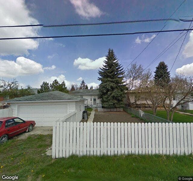 Street view of 943 15 Avenue NE, Calgary
