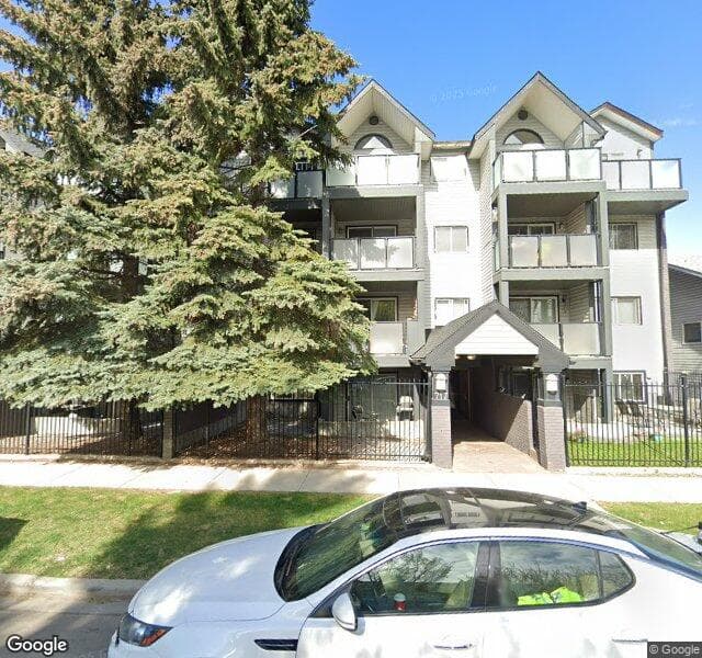 Street view of 401-717 4A Street NE, Calgary