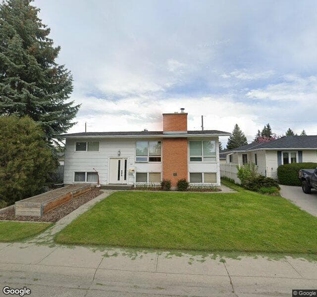 Street view of 612 Willowburn Crescent SE, Calgary