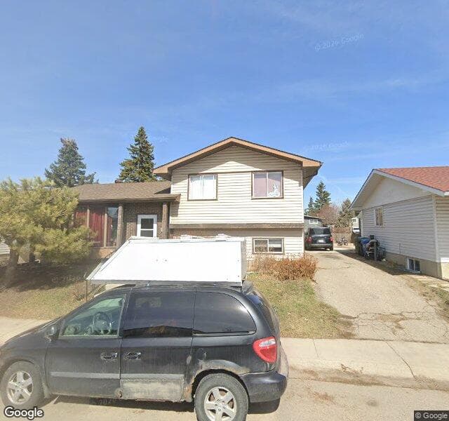Street view of 1912 Lynnover Crescent SE, Calgary