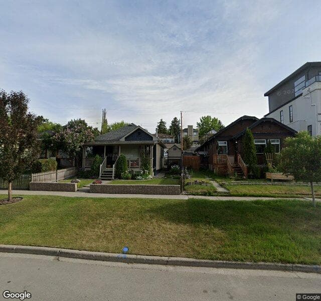 Street view of 928 5 Avenue NE, Calgary