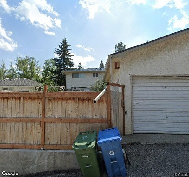 Street view of 752 Cantrell Drive SW, Calgary