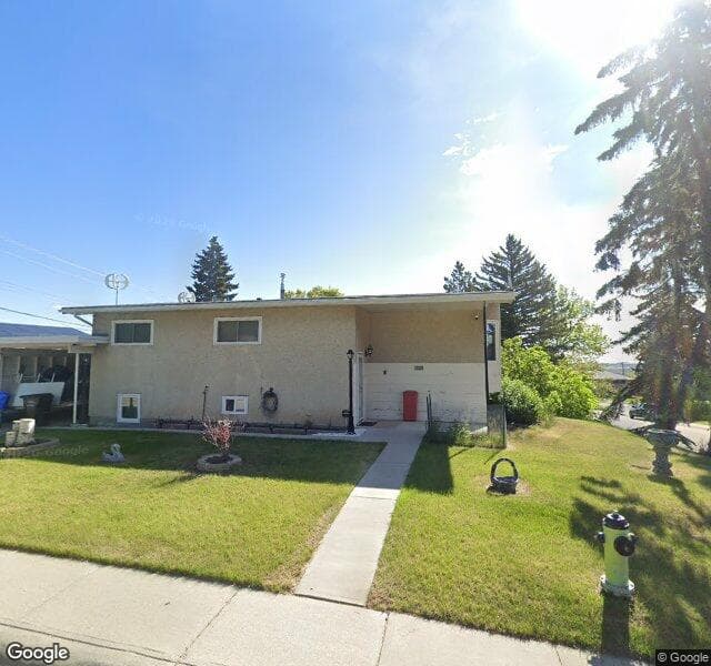 Street view of 1016 Hunterdale Place NW, Calgary