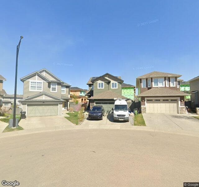 Street view of 913 Goshawk Point(e), Edmonton