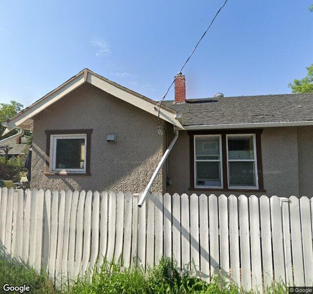Street view of 915 1 Street NW, Calgary