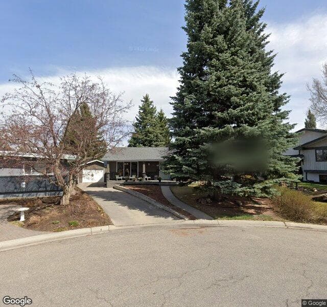Street view of 520 Oakwood Place SW, Calgary
