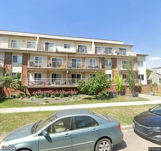 Street view of 202-809 4 Street NE, Calgary