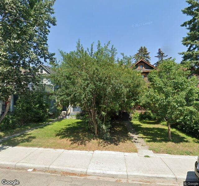 Street view of 528 21 Avenue SW, Calgary
