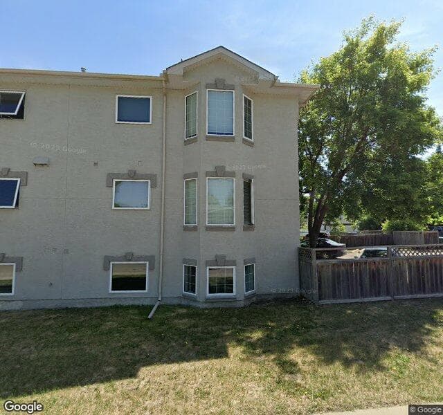 Street view of 139 26 Avenue NW, Calgary