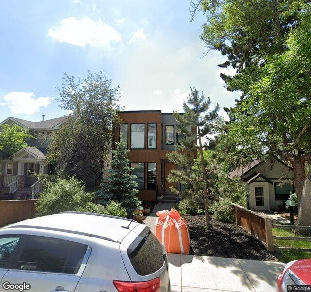 Street view of 911 Drury Avenue NE, Calgary