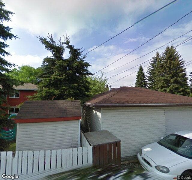Street view of 1423 18 Street NE, Calgary