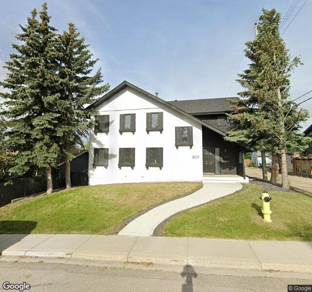 Street view of 809 9 Street NE, Calgary