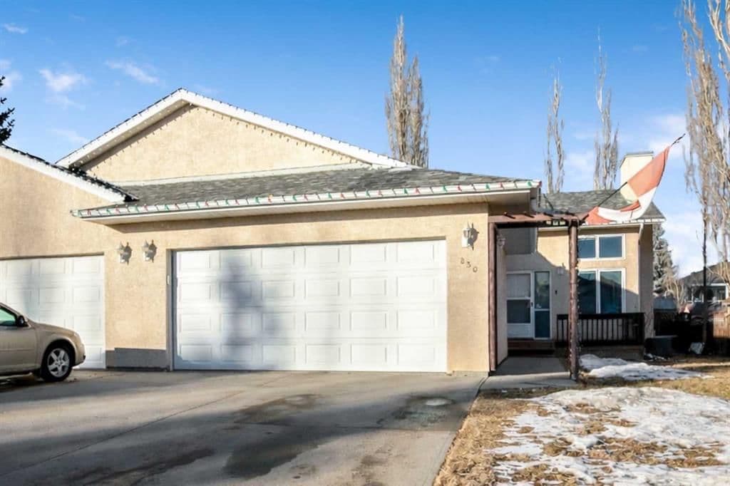 Recently sold home in Westmount_Strathmore