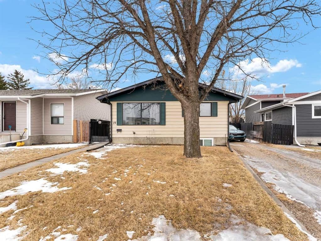 Recently sold home in Ross Glen